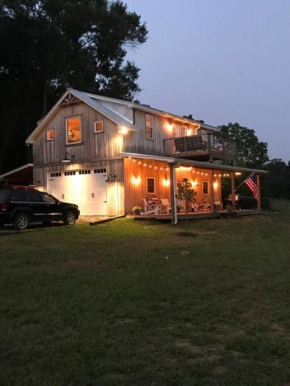 Barndominium with lake view, close to Nashville!